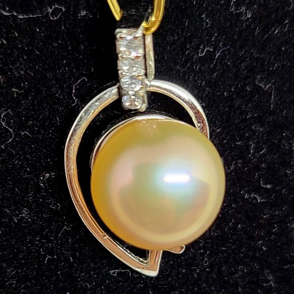 BRAND NEW - Japanese Akoya Cultured Pearl Pendant - Picture 1 of 2